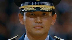 警察为了升职,为了糊弄民众和总统,在领导的授意下,炮制了一个“连环凶手”