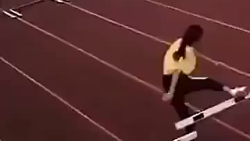 是谁怂恿她去比赛的...