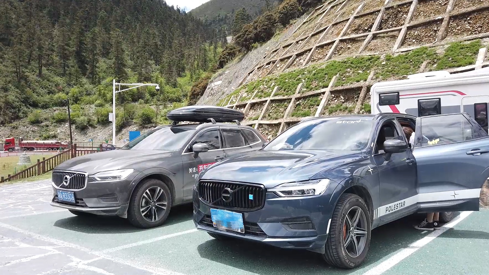 川藏自驾遇改装XC60,一对卡钳竟然1W多,刷北极星山路驾驶更爽