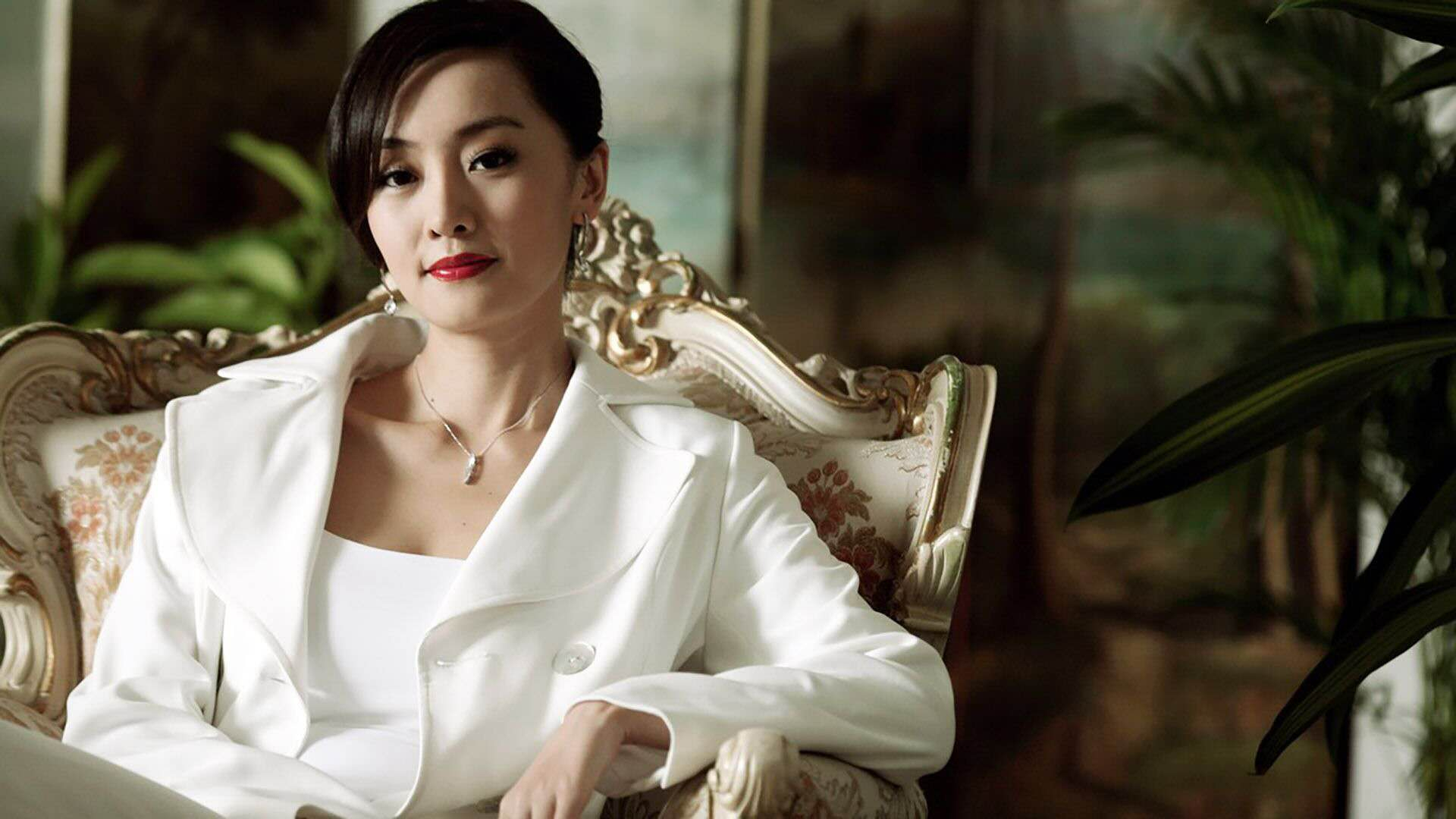 女毒枭甘愿下嫁给他,男上司主动献他情人,此人究竟有何神通
