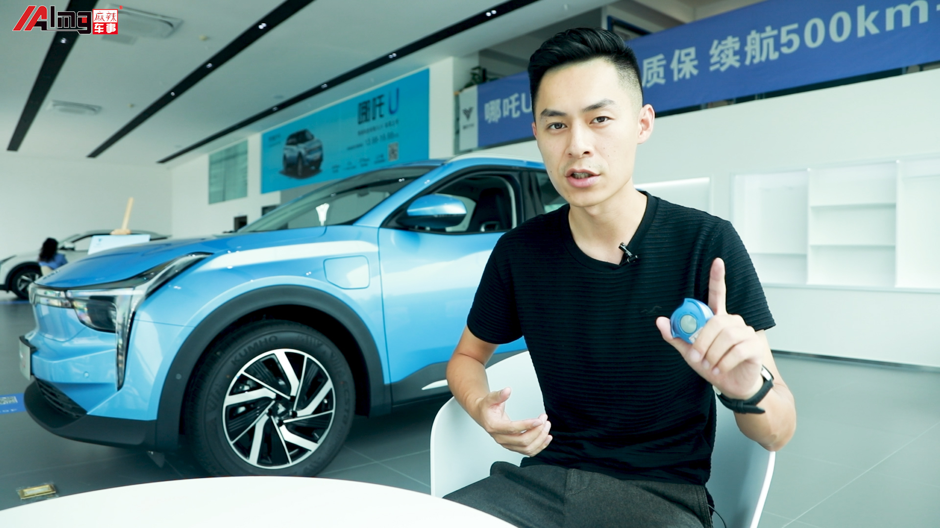 全身黑科技外加“透明A柱”,哪吒U到底是何方神圣?丨狗扑看车