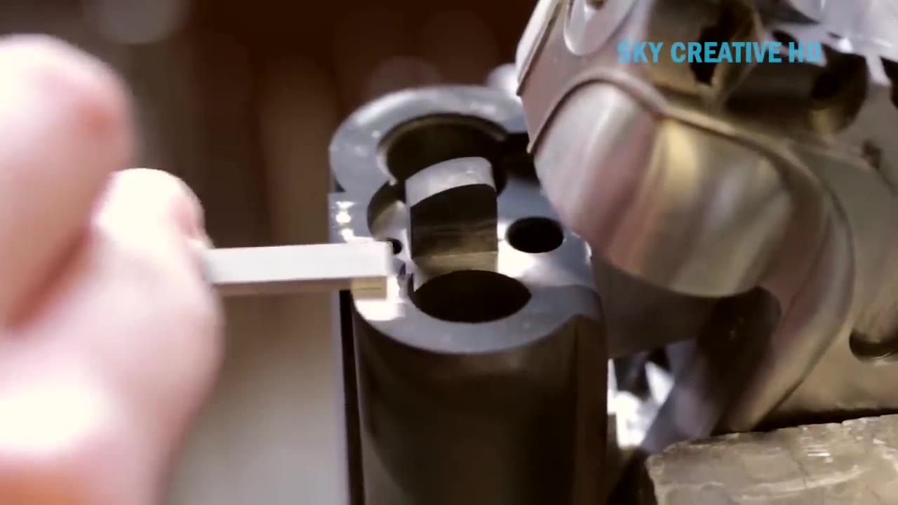 当你看到这个强大的制枪过程时,你会感到震惊。不可思议的子弹