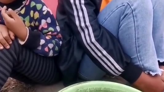 生容易,活容易,对她们来说生活如此不容易
