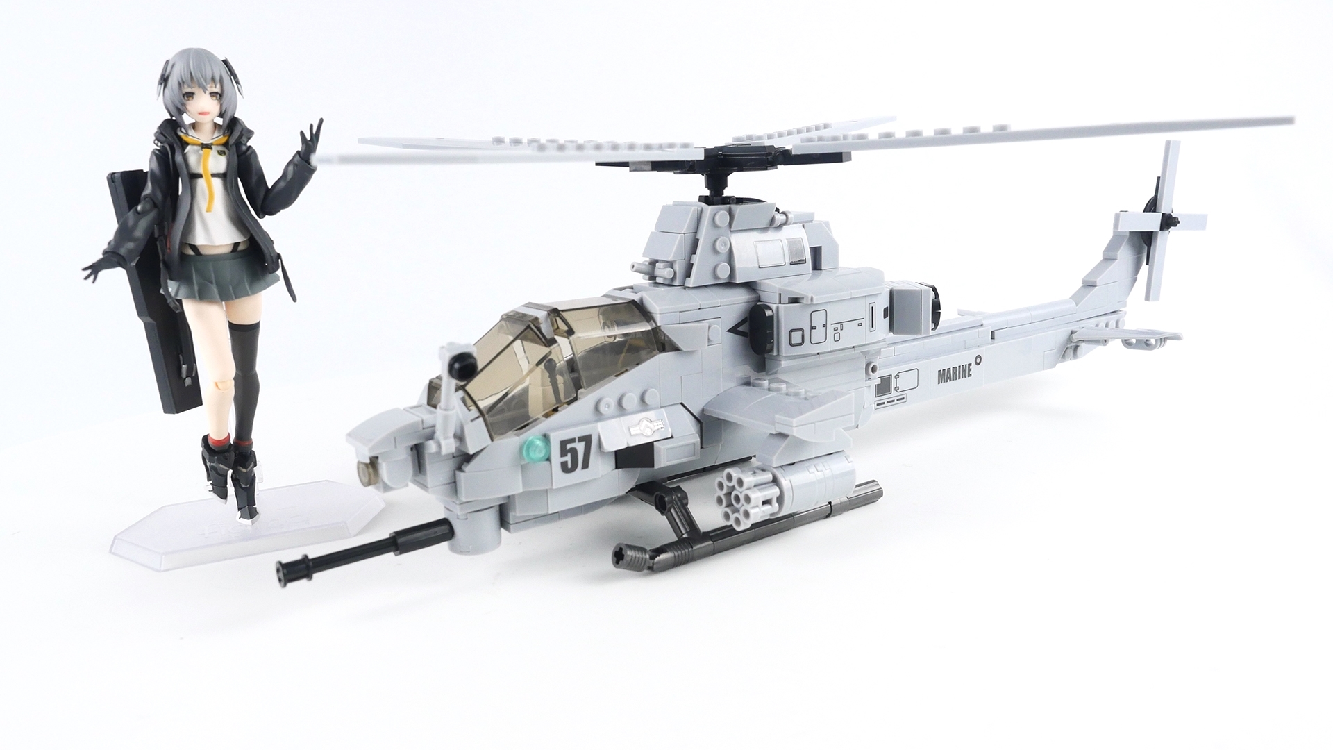 积木搭建:小鲁班积木积制模王ah1z蝰蛇直升机评测