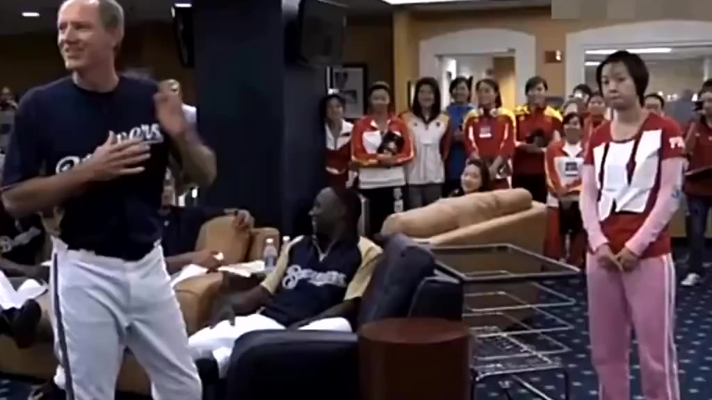 大魔王张怡宁在美交流, 有外国人自称乒乓球打的好, 然后就懵逼了