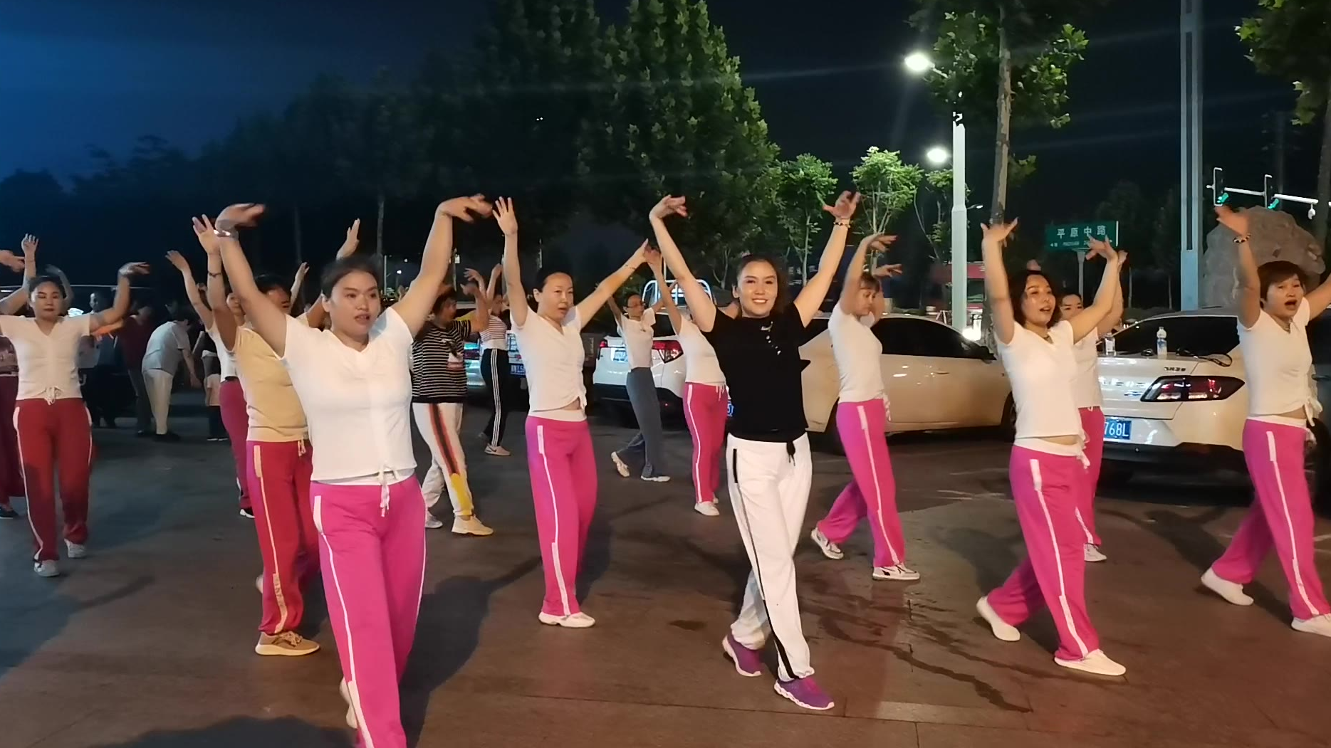 广场舞歌曲爱在人间天堂最忆是杭州