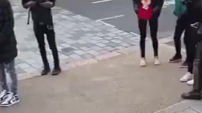 黑人最和平的解决方式,要打去练舞室打