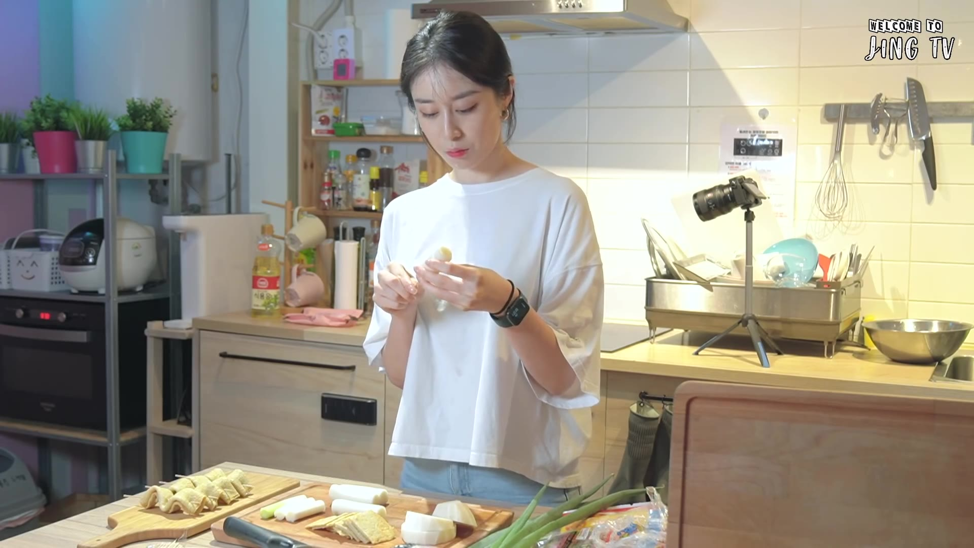 想娶回家吗?T-ara智妍做饭给你们吃,要不直接喂你们吧~