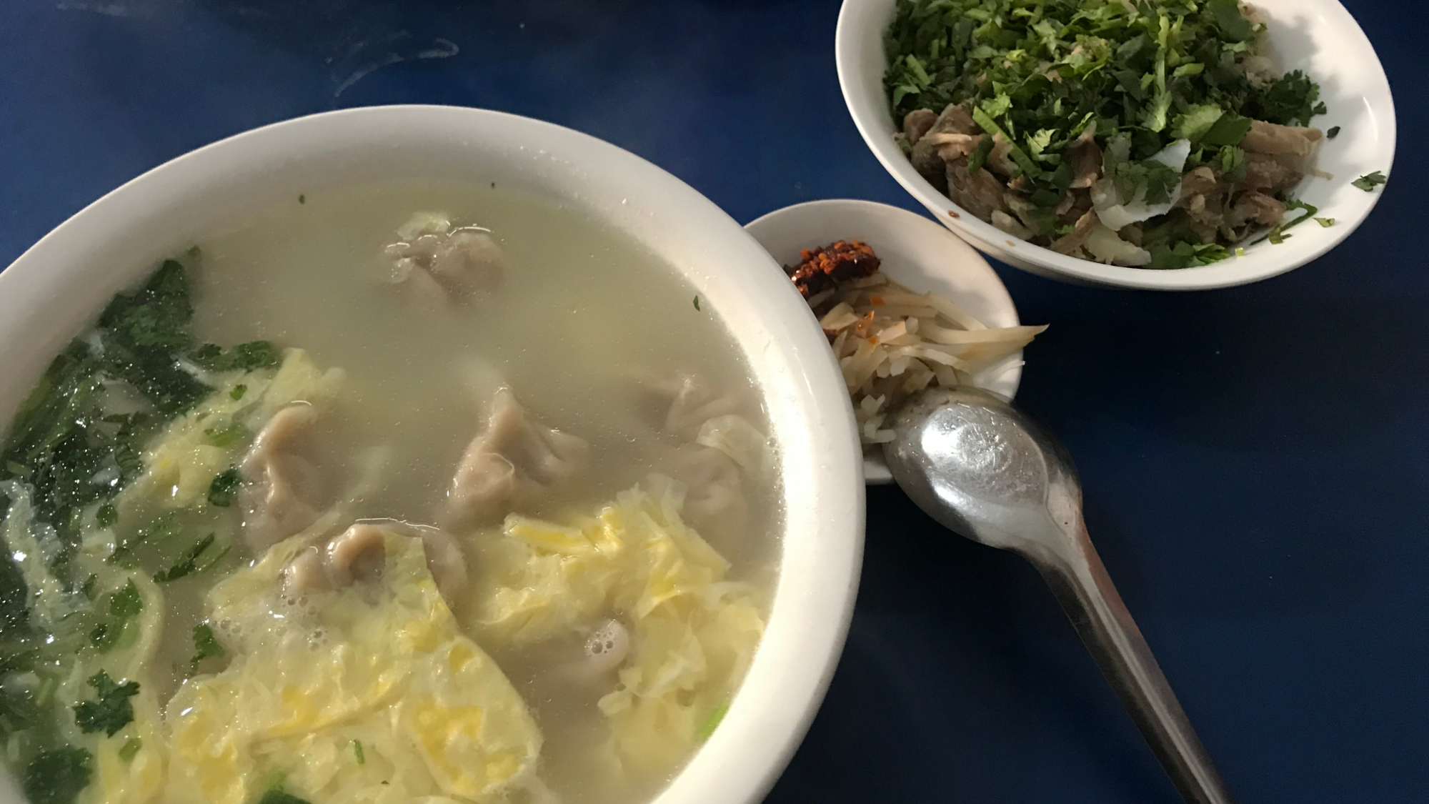 天津人早点吃云吞配上拆骨肉完美!20年老店天天人气火爆