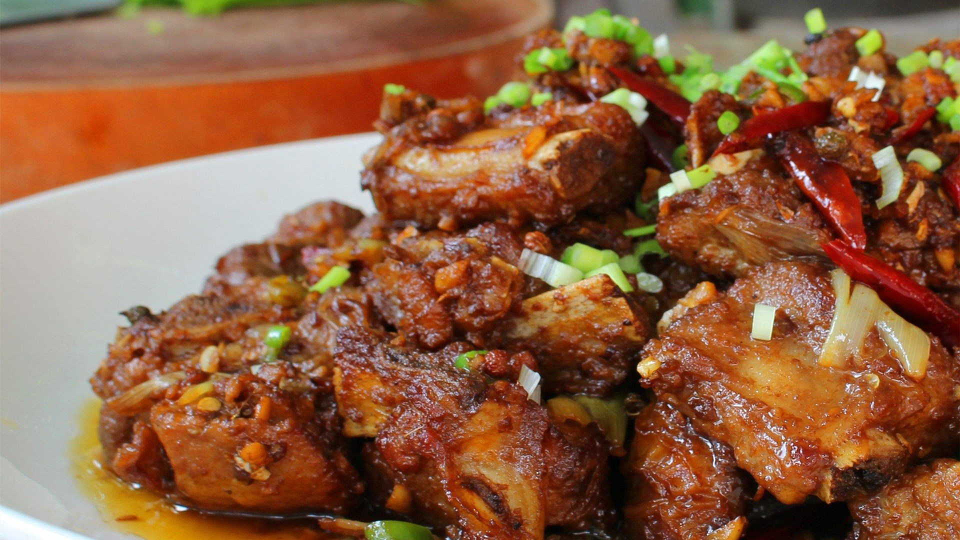 最经典的蒜香排骨做法,外酥里嫩,蒜香浓郁,每次做都不够吃