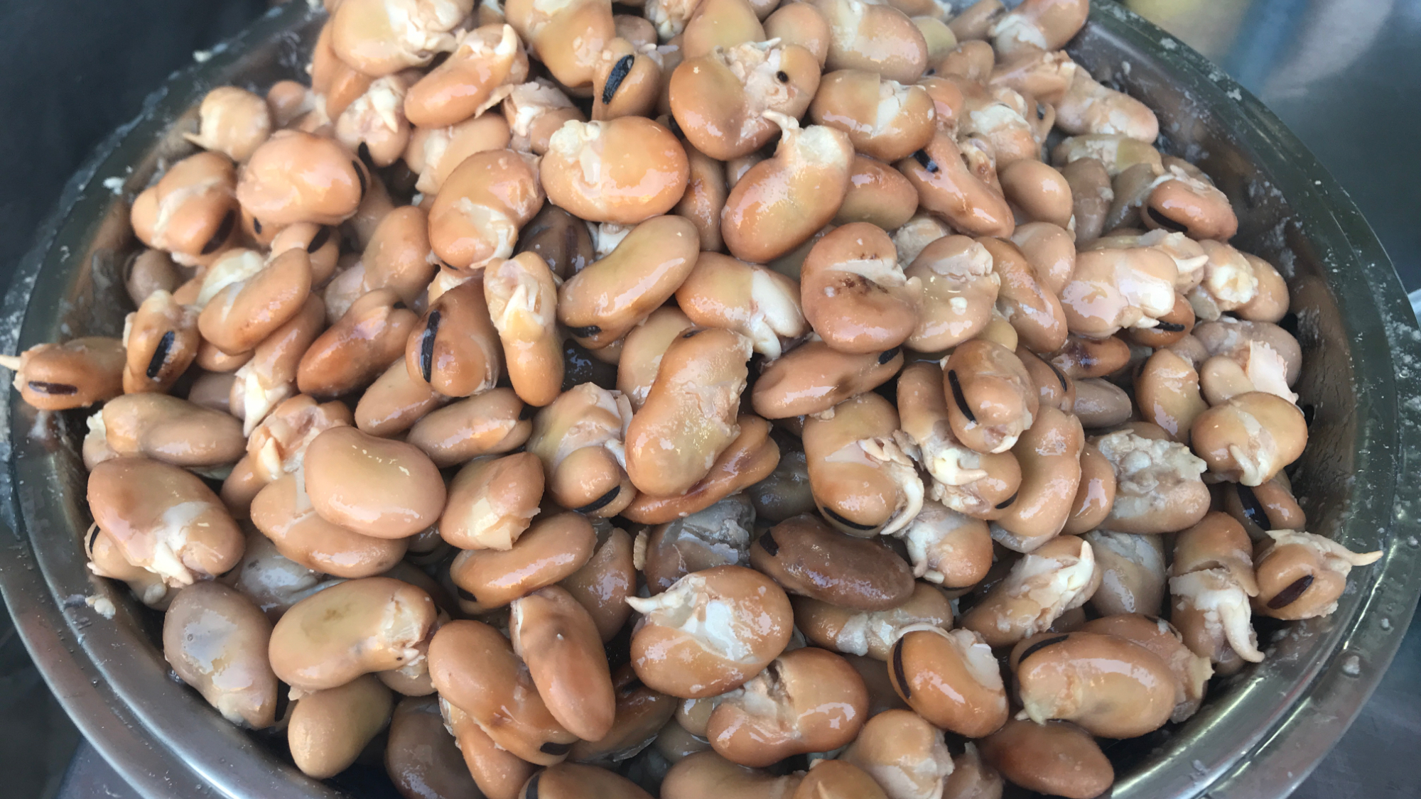 天津有一家店乌豆个头老大了,味道好附近的居民都来买!适合老人