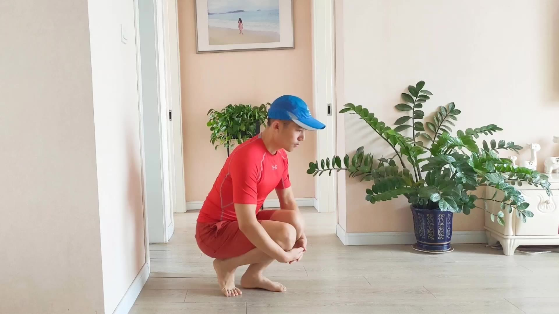 每天蹲走5分钟,锻炼腰部,强壮腿部,胜过跑步3000米