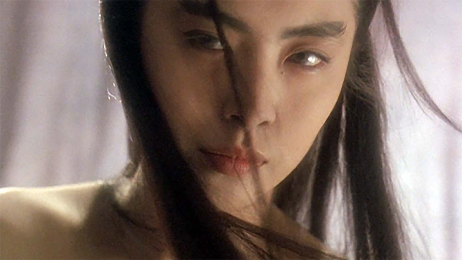 30年来的武侠片,比创新都完败于它,来看看什么是天马行空的创意《东方不败之风云再起》