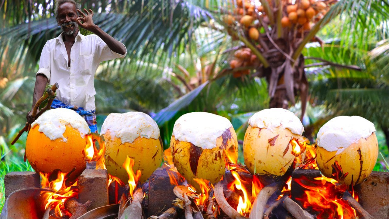 见识下印度人是怎么吃椰子的,网友:这椰子都快烧成炭了!