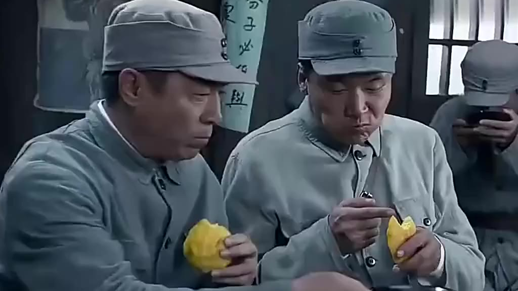 战士吃饭习惯引起首长注意,随口一问,发现他竟然是自己的亲儿子