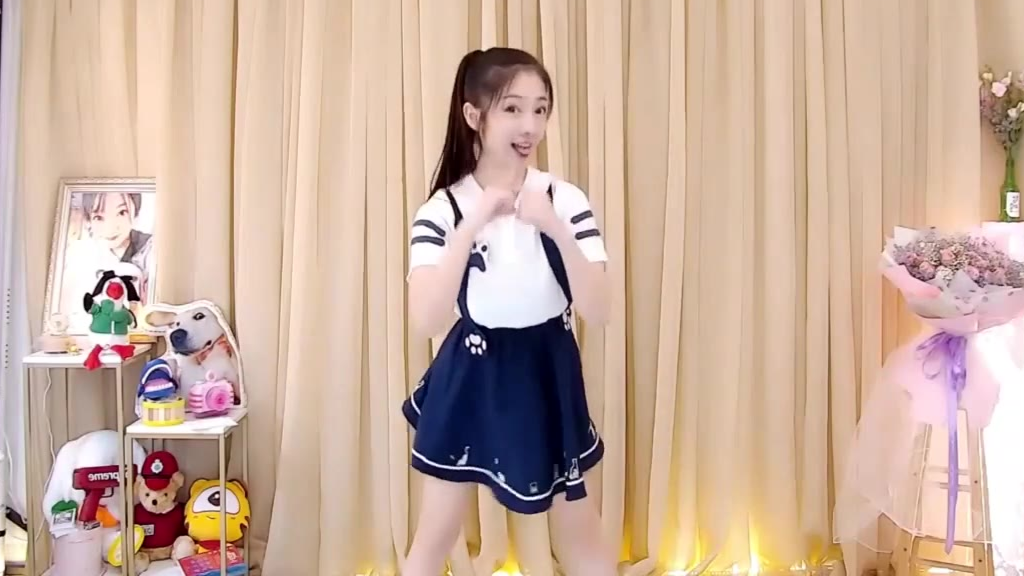 萧璇萝莉裙装