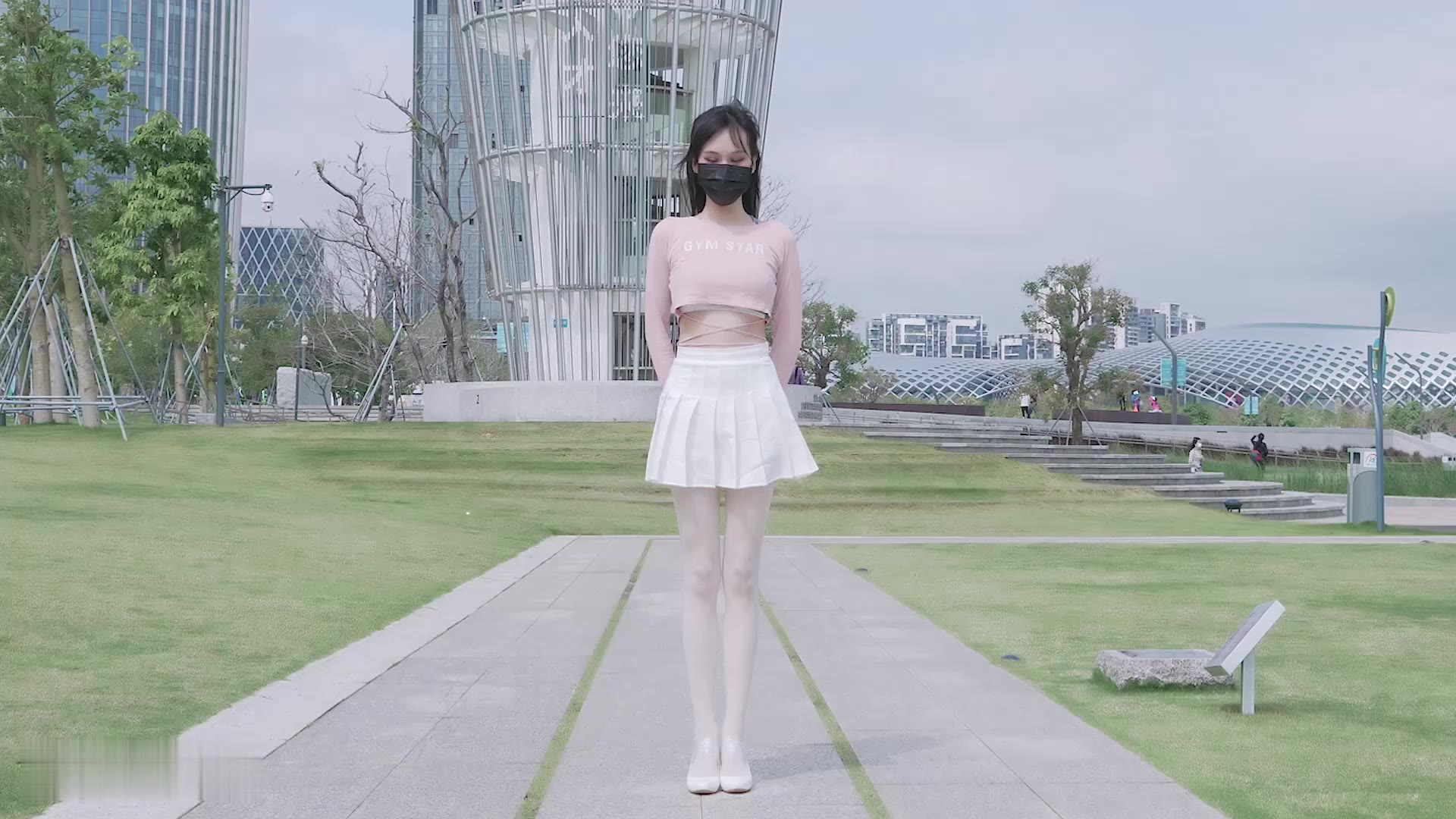 春日摇摆shake it~小粉和小白选哪一个?