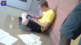 感受金钱流失的视频