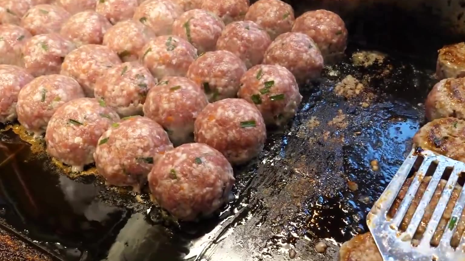 价低料足的现煎汉堡牛排
