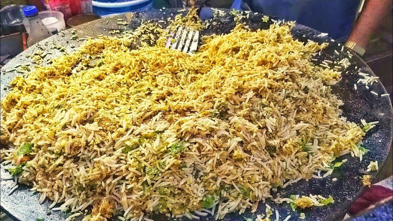 印度街边的炒米饭,印度这粒粒分明的米饭,是我唯一有食欲的食物