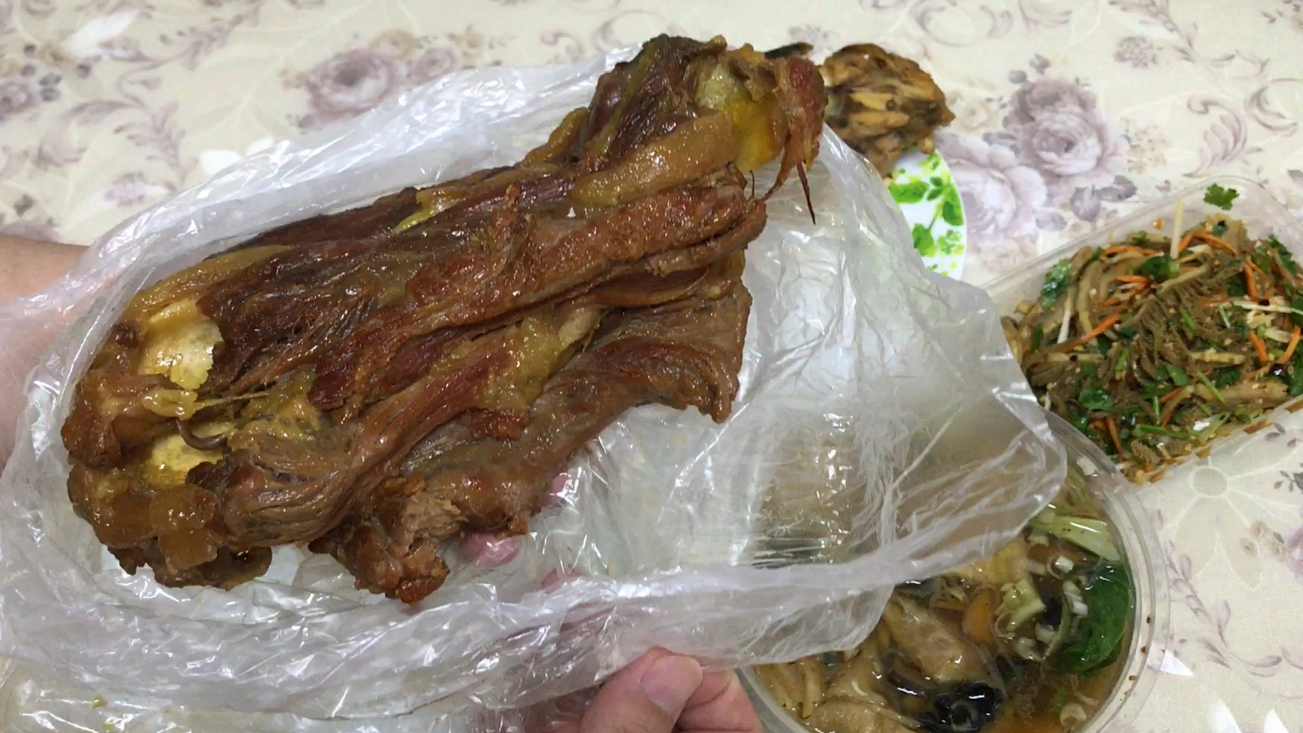 弟弟帮我订了一份150元的外卖,比下饭店都实惠,太香了!