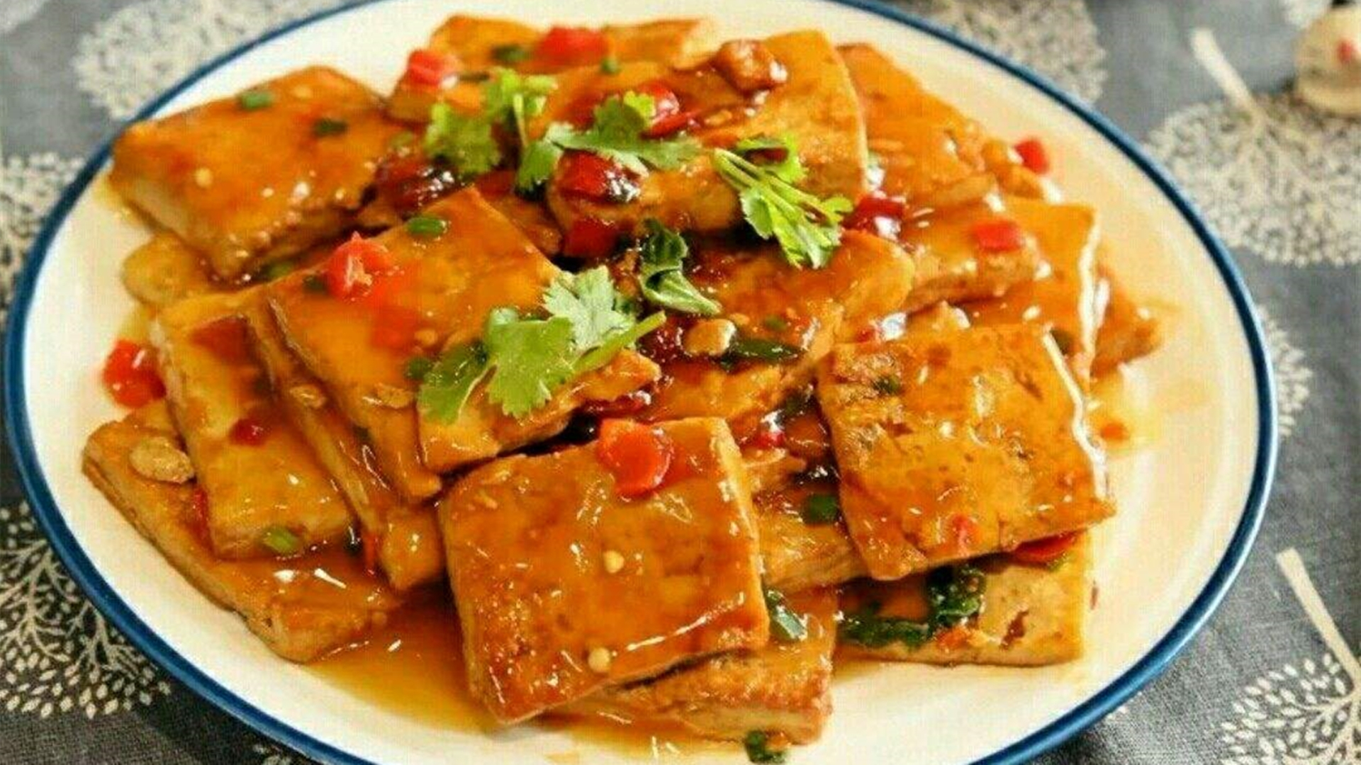 豆腐别再炖着吃,教你这样做不粘锅不破碎技巧,酱香浓郁最美味