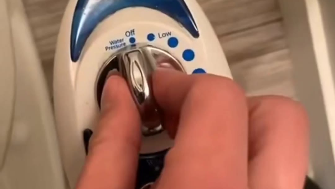 这水通过直肠涌到眼睛里了? ??