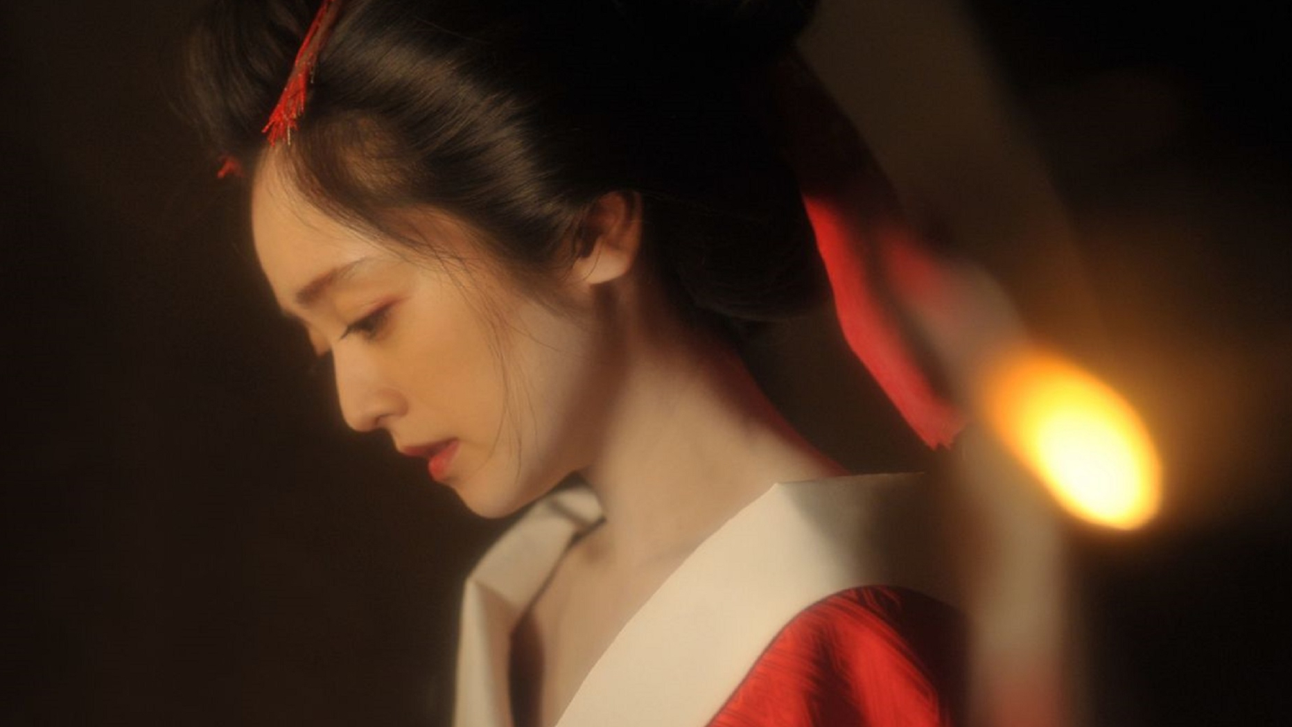 少女童年遭虐待,身体发热皮肤就开花,引无数男人慕名前来