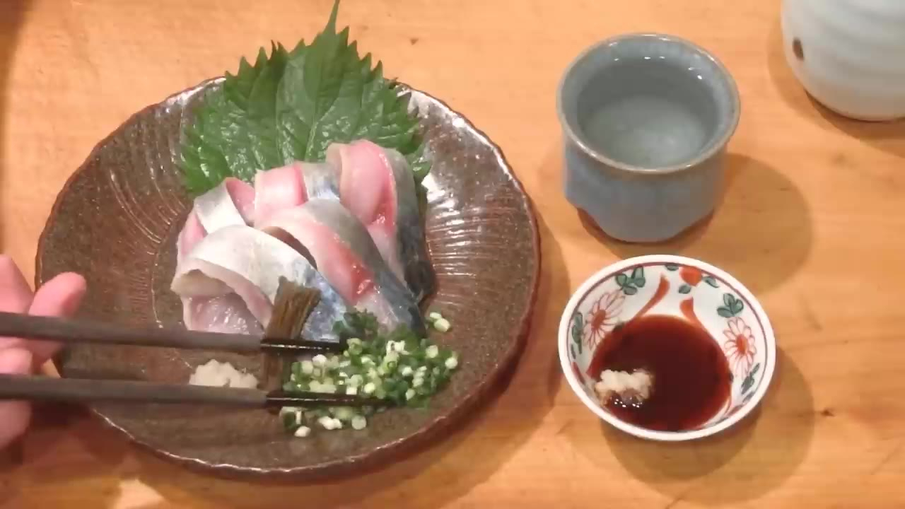 秋鯖鱼刺身有多美味?看完大厨制作过程,我再也不想吃清蒸了!