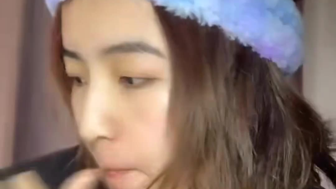 吵完架男朋友来视频聊天