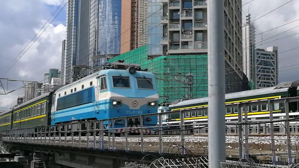 搬运视频世界铁路中国中车大同电力机车有限公司制bkg2型电力机车在