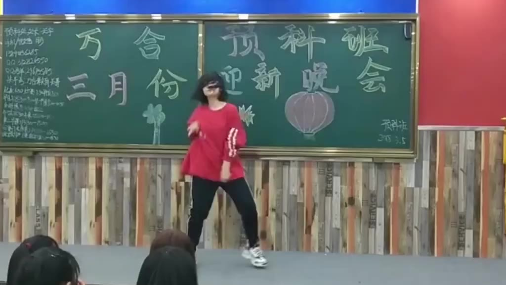 冲72 建 贵 族 学 校