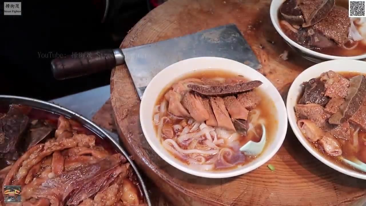 香港街头美食牛杂麵,非常美味,看到就想吃,连怎么摆都有讲究