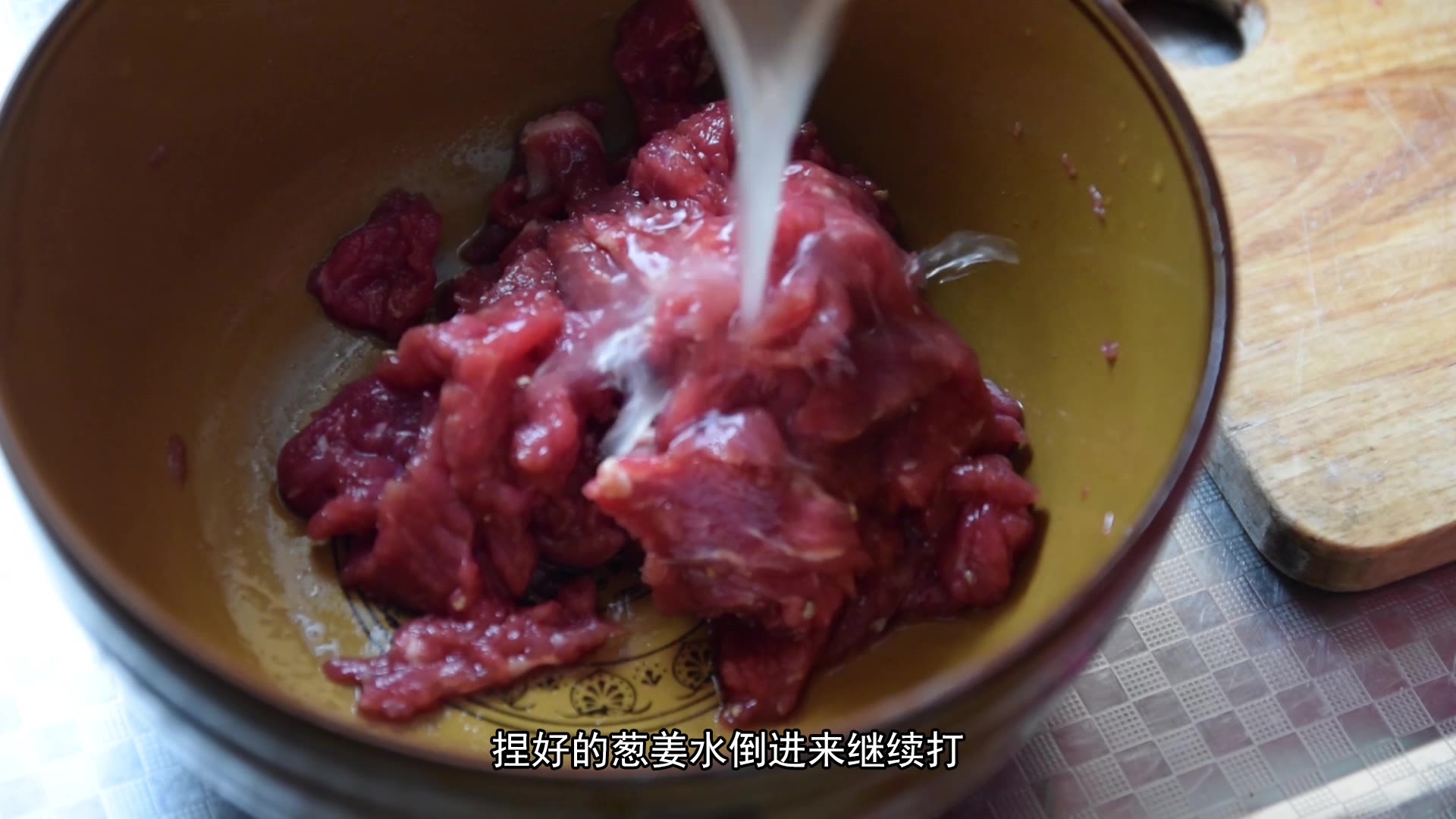 下雪了,天冷了,来个碳水爆炸的过油肉拌面超级满足,胖胖没吃