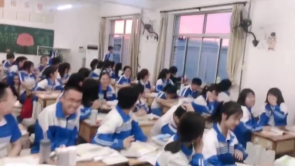那个时候的大家真是简单干净又快乐,青春真是太美好了