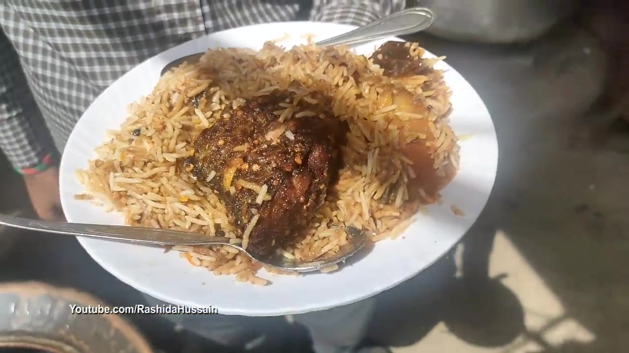 【巴基斯坦街头美食】阿三的手抓饭,巴基斯坦至少用勺子吃