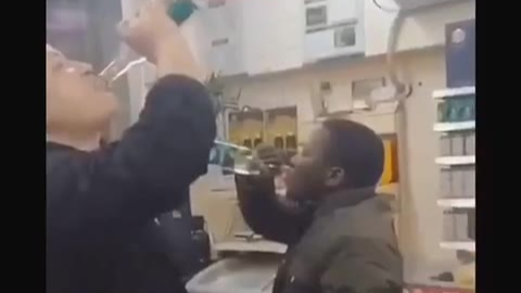 对 瓶 吹