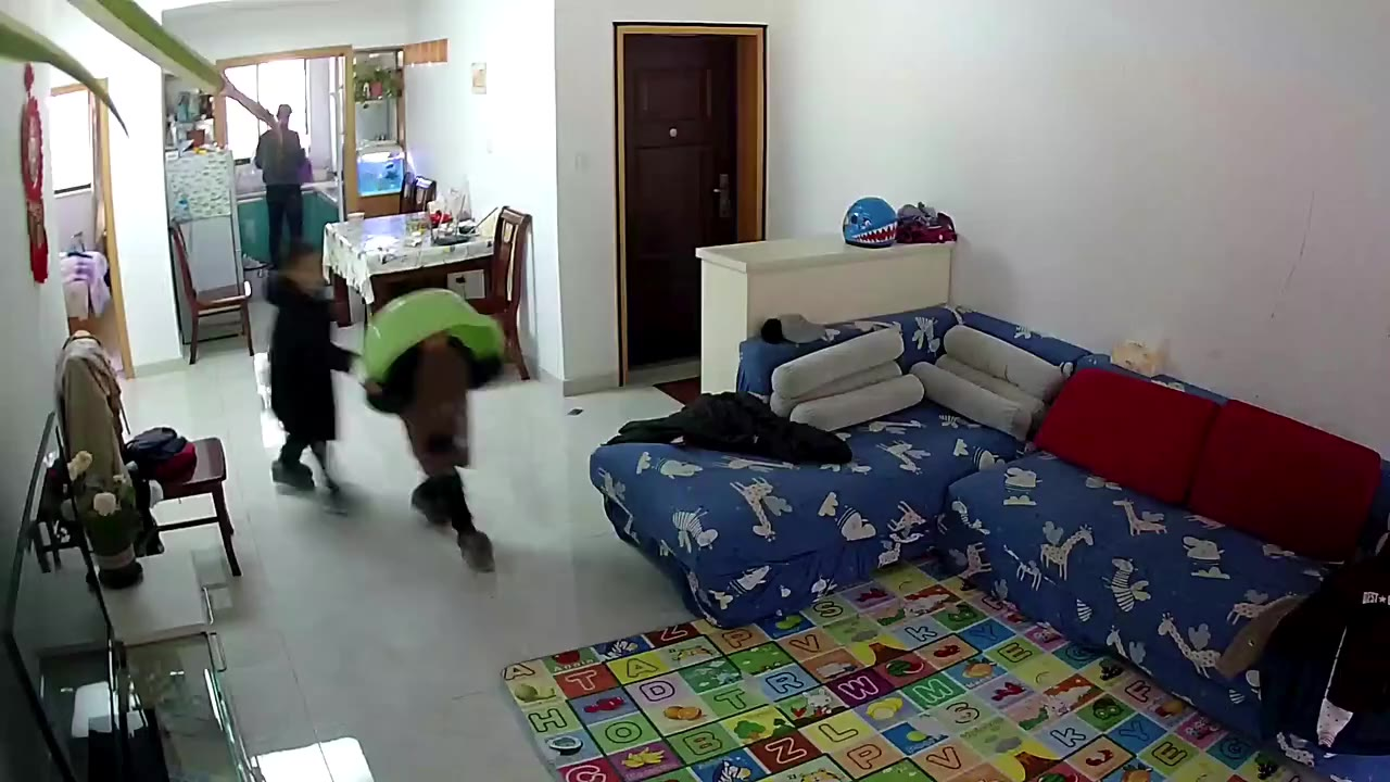 仿佛看到爸爸头上有团火冒了出来