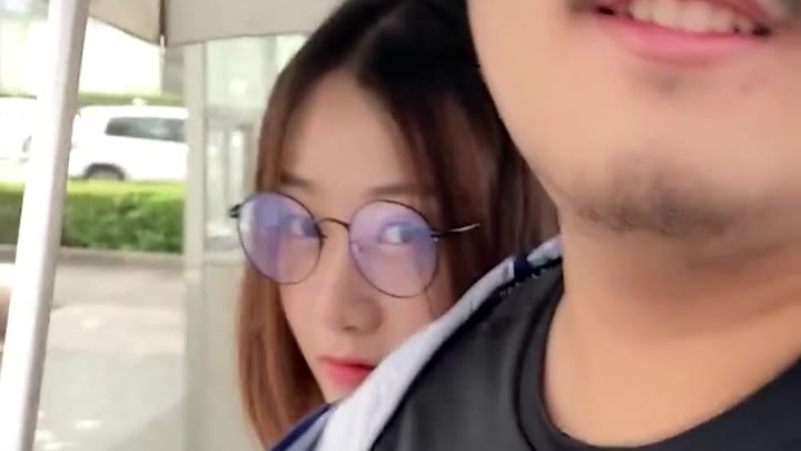 哥们儿妹妹喜欢上我 我怎么办………
