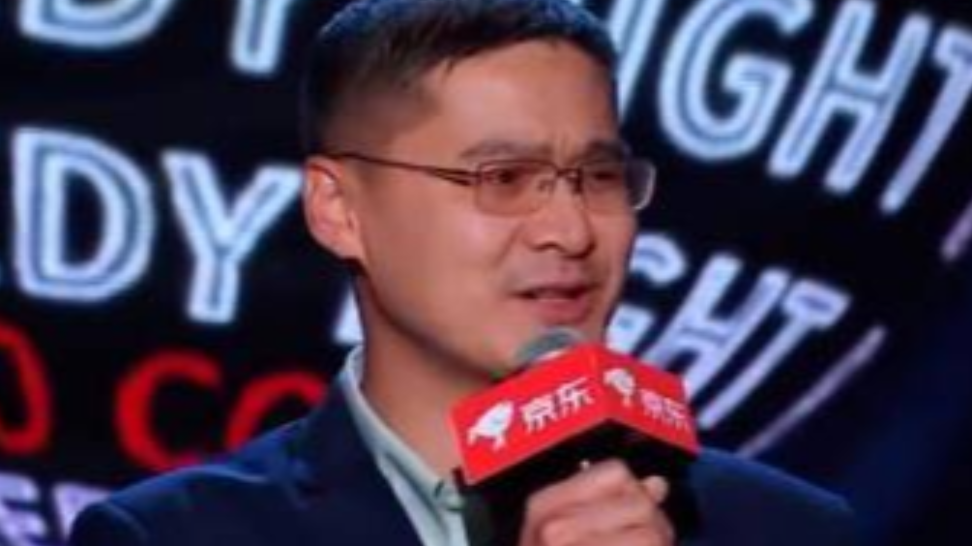 罗翔这段脱口秀没有一秒是不好笑的哈哈哈哈哈这大半夜给我笑的,救命!!!
