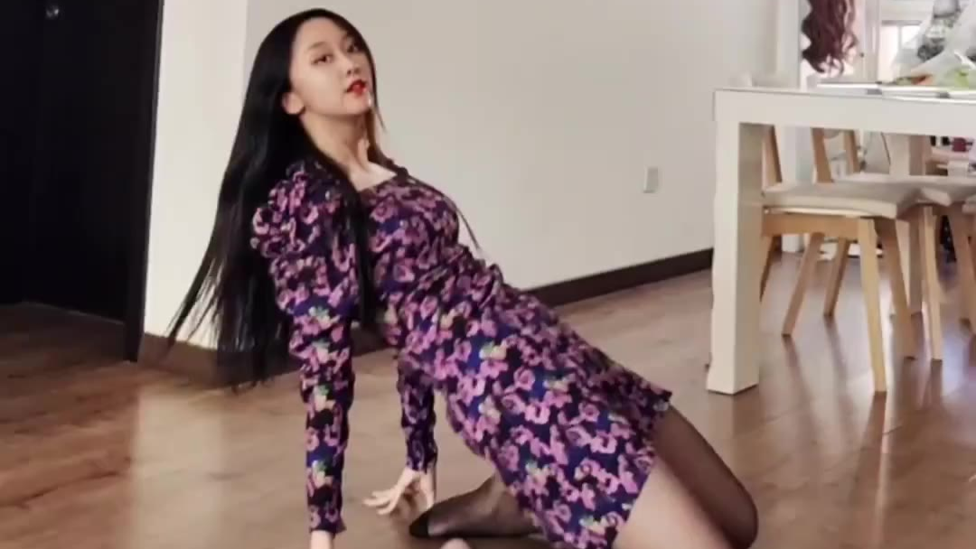 Maria-华莎 学生妹假扮熟女跳Maira 你们要的黑丝版来了