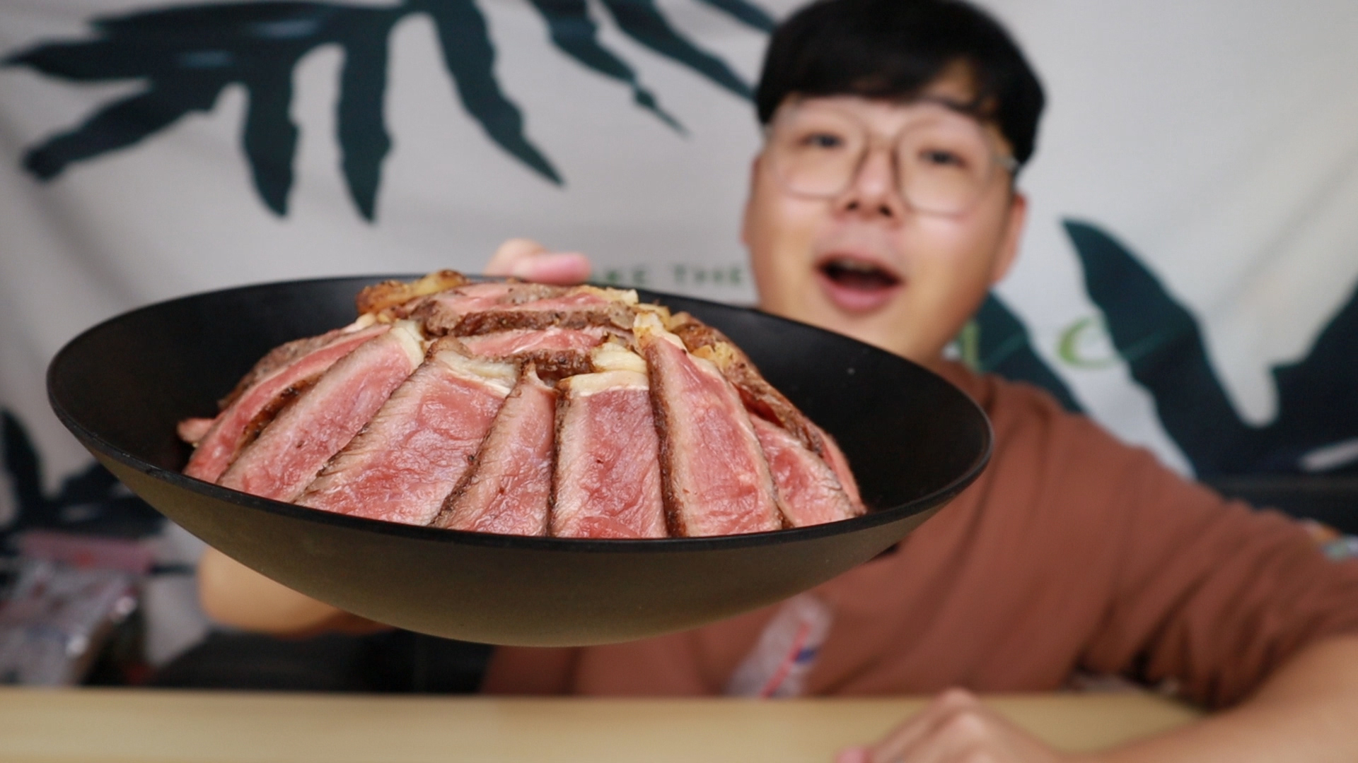 朴实无华牛排盖饭,简简单单香煎鸡腿,今天也是干饭的一天!