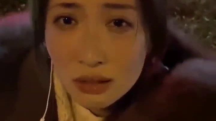 她一哭我就想笑,怎么办怪我咯