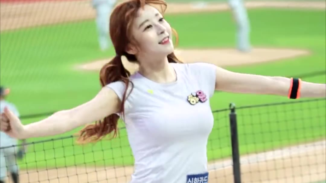 韩国美女拉拉队【崔夏允】