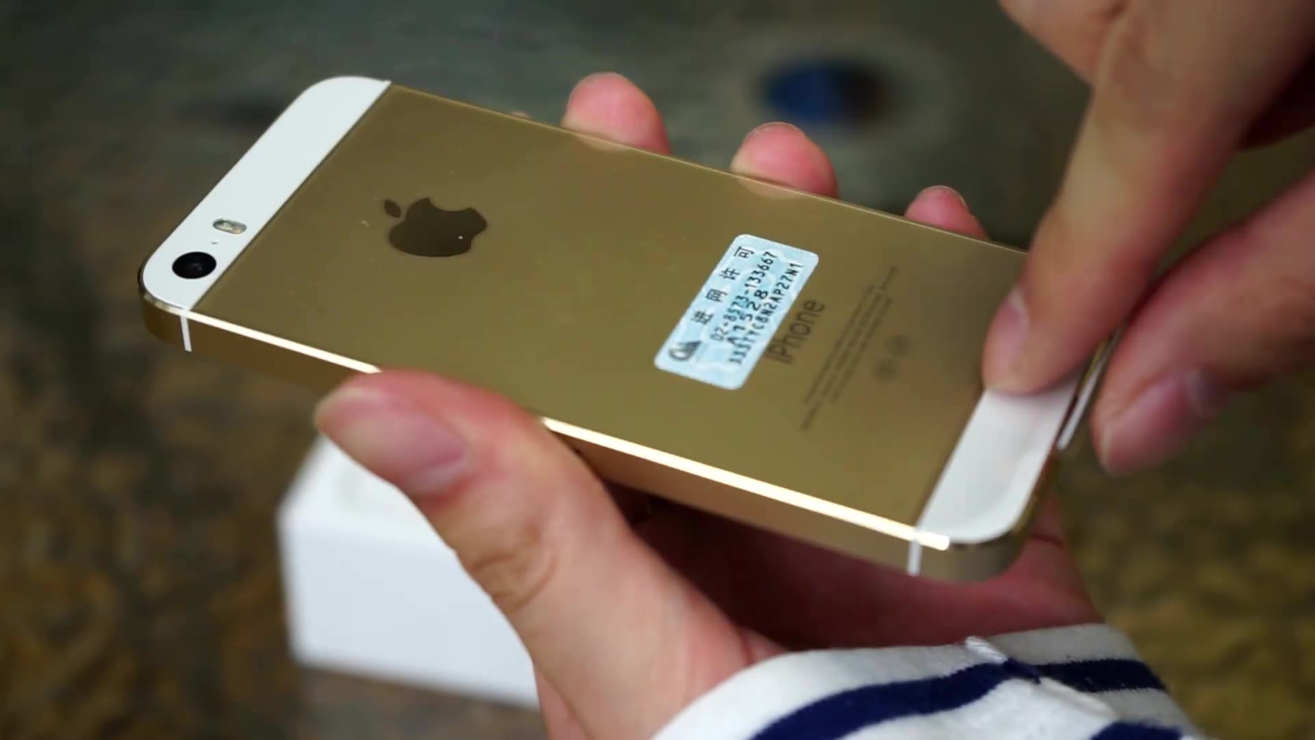 在2021年开箱全新未拆封 iOS7 的 iPhone5s,和它给我带来的感动
