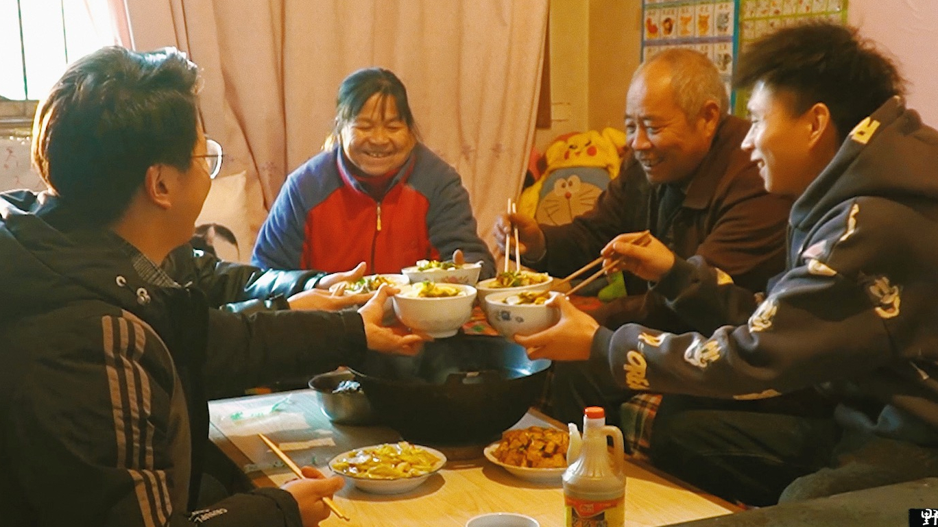 回老院子看看房东大叔,一碗农家手擀面太地道了