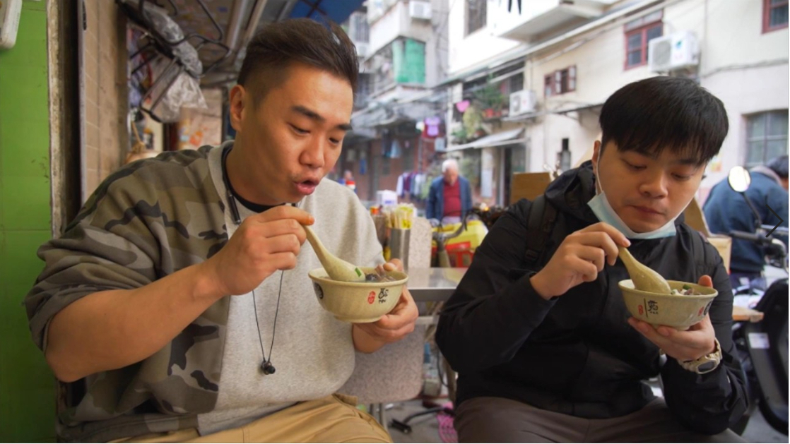 海珠区这条老街可以说陪伴了几代人一起成长,随便一家街边小店都很有味道!