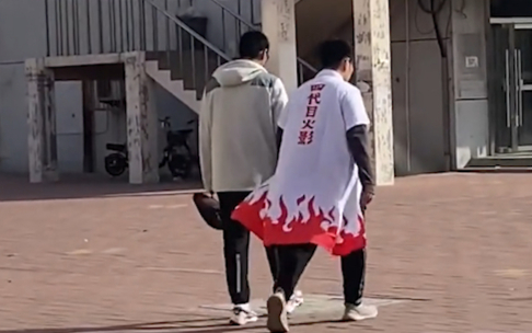 《狂想曲》