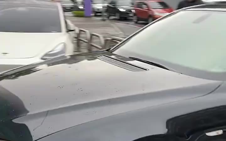 王力宏一辆宝马开了十几年?脱漆也不理