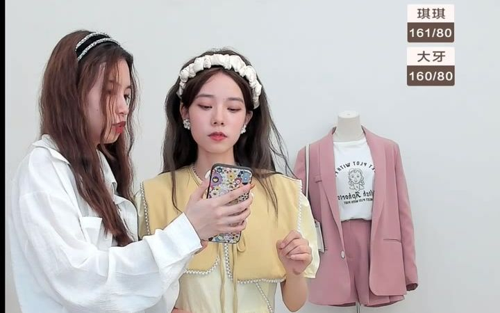 抖音直播——腿很美的卖衣服小姐姐